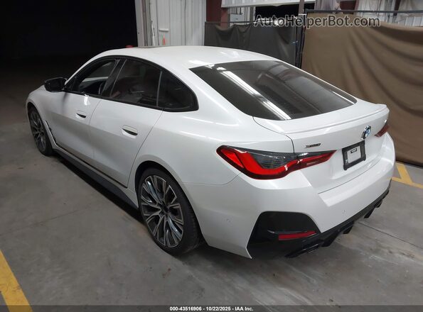 WBA13AW02NFM31207 2022 BMW OTHER White Trasero izquierdo