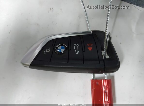 WBA13AW02NFM31207 2022 BMW OTHER White Vista del salpicadero