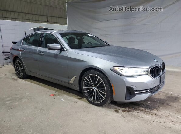 WBA13BJ05PCM82735 2023 BMW 5 SERIES Gray Delantero derecho