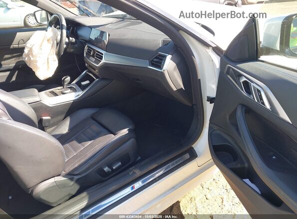 WBA23AT09NCJ00084 2022 BMW 4 SERIES White Вид салону спереду