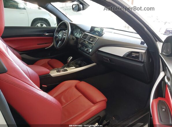 WBA2G3C52HV640963 2017 BMW M2 White Вид салону спереду