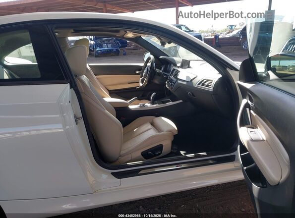WBA2J1C08L7E59750 2020 BMW 2 SERIES White Вид салону спереду