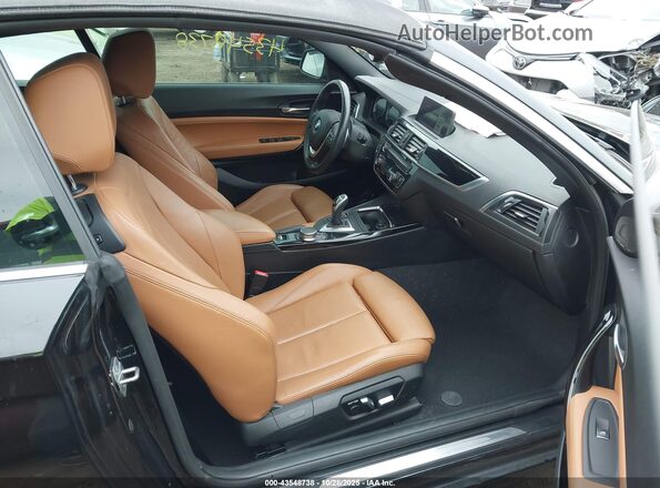 WBA2K1C53JVD40943 2018 BMW 2 SERIES Черный Вид салона спереди