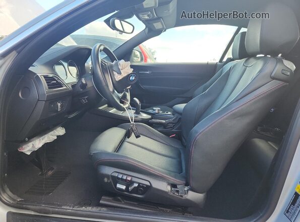 WBA2M7C51JVD51467 2018 BMW 2 SERIES Серебряный Вид салона спереди
