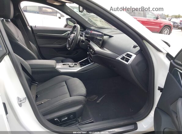 WBA33FB07SFU94536 2025 BMW 4 SERIES Белый Вид салона спереди