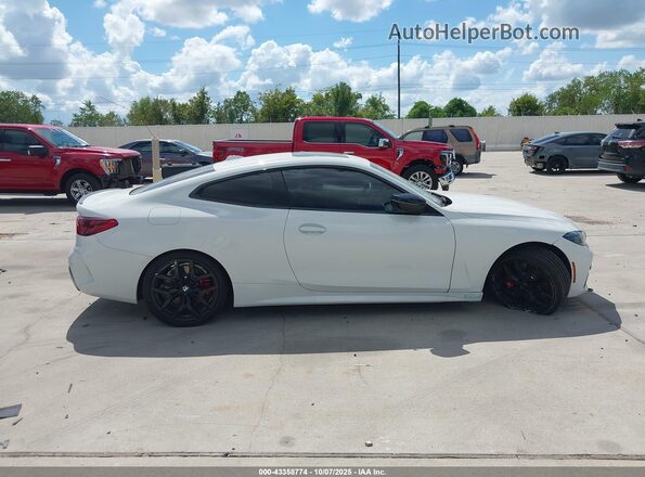 WBA43DA01TCV47759 2026 BMW 4 SERIES White Widok wnętrza z tyłu