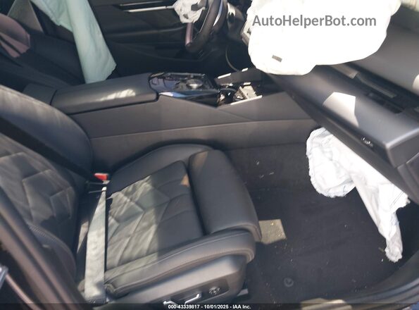 WBA43FJ00RCS58506 2024 BMW 5 SERIES Black Вид салону спереду