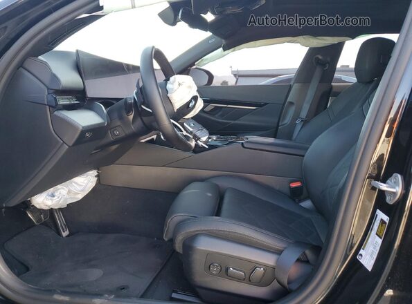 WBA43FJ00SCT65335 2025 BMW 5 SERIES Black Вид салону спереду