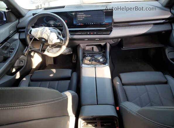 WBA43FJ00SCT65335 2025 BMW 5 SERIES Black Вид панелі приладів