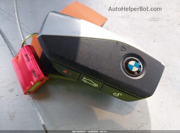 WBA43FJ02SCU00831 2025 BMW 5 SERIES Black Vista del salpicadero