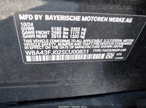 WBA43FJ02SCU00831 2025 BMW 5 SERIES Black Vista del compartimento del motor