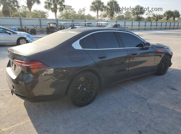 WBA43FJ08RCP97052 2024 BMW 5 SERIES Черный Задняя правая четверть