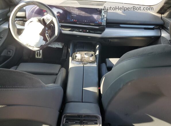 WBA43FJ09RCR15139 2024 BMW 5 SERIES Синий Вид панели приборов