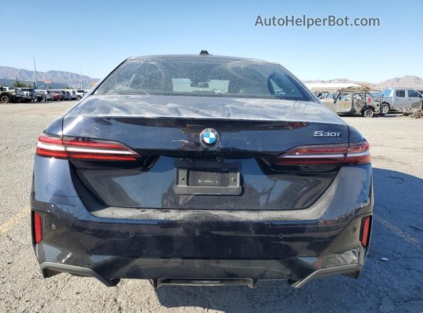 WBA43FJ09RCR15139 2024 BMW 5 SERIES Синий Вид сзади