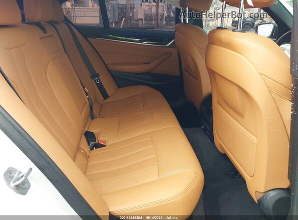 WBA53BH04NCJ34686 2022 BMW 5 SERIES White VIN կոդի պիտակի տեսք