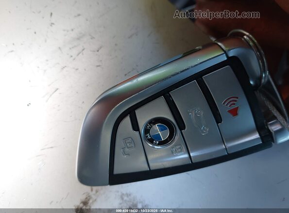 WBA5R1C06MFL37589 2021 BMW 3 SERIES Black Dashboard view