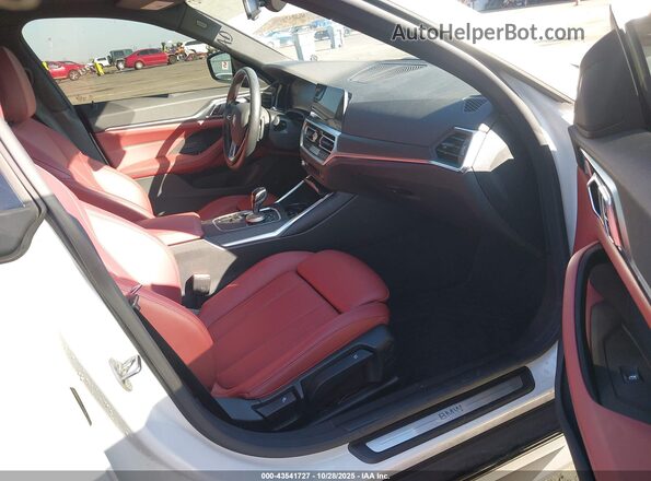 WBA63AV02NFM01762 2022 BMW 4 SERIES White Front interior view