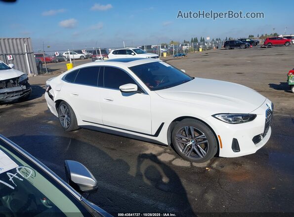 WBA63AV02NFM01762 2022 BMW 4 SERIES White 360 interior view