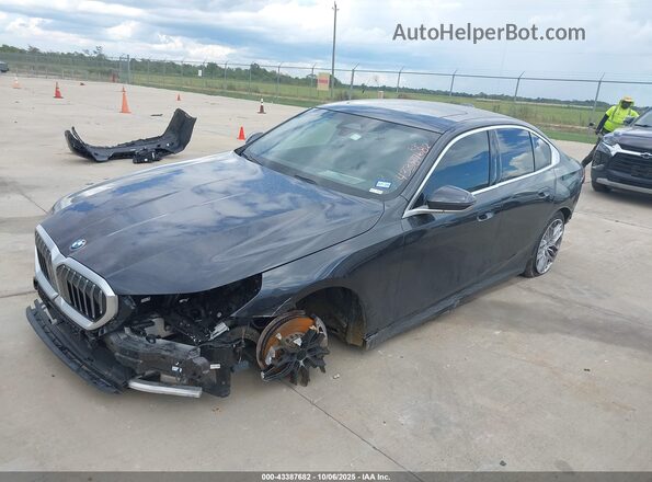 WBA63FJ01RCR55546 2024 BMW 5 SERIES Black Vista tres cuartos delantera izquierda