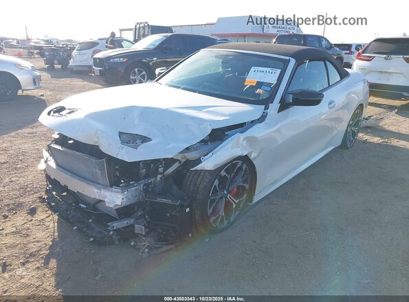 WBA73DB06SCU37896 2025 BMW M4 White წინა მარცხენა ხედი სამი მეოთხედიდან