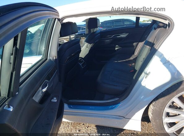 WBA7E2C53HG740001 2017 BMW 7 SERIES White Widok naklejki z numerem VIN