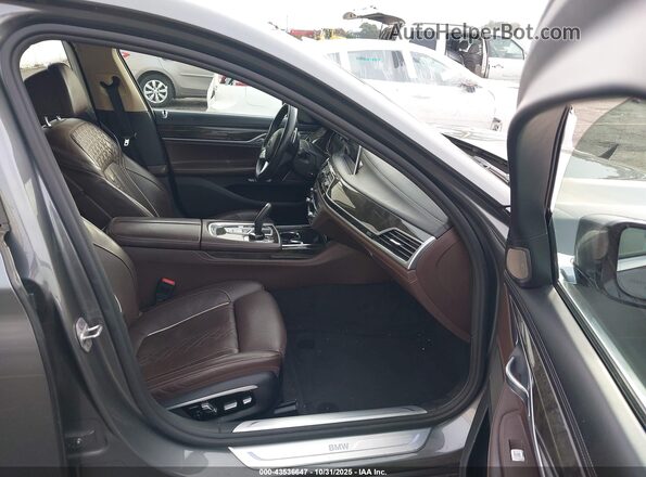 WBA7E4C55HGU99537 2017 BMW 7 SERIES Gray Vista interior delantera