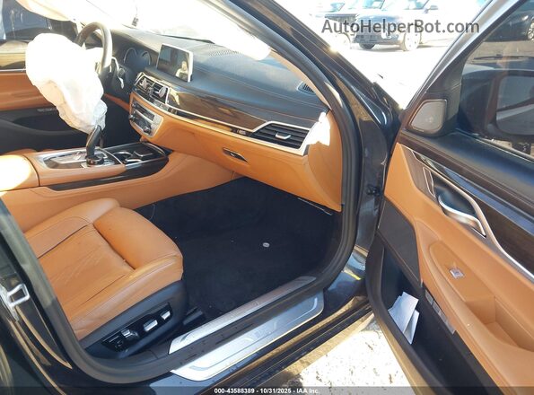 WBA7F2C55JG423937 2018 BMW ALPINA Black Widok wnętrza z przodu