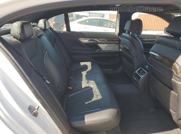 WBA7U2C04LGJ59669 2020 BMW 7 SERIES White Widok tylnych siedzeń