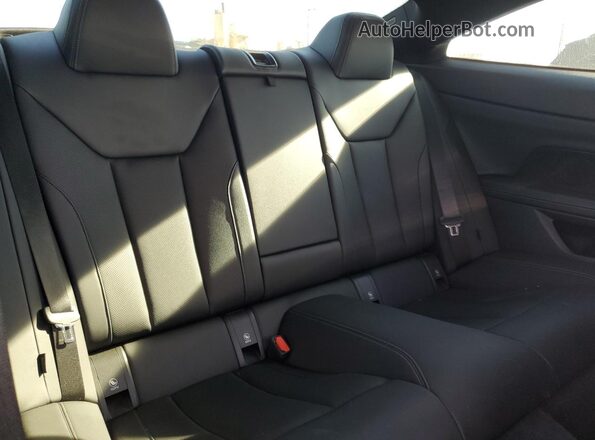 WBA83AP09NCJ36037 2022 BMW M4 White Widok tylnych siedzeń