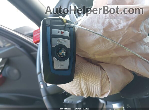 WBA8B3C5XJK384801 2018 BMW 3 SERIES Gray Dashboard view