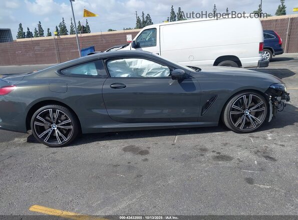 WBAAE2C00PCM47768 2023 BMW 8 SERIES Gray Vista interior trasera
