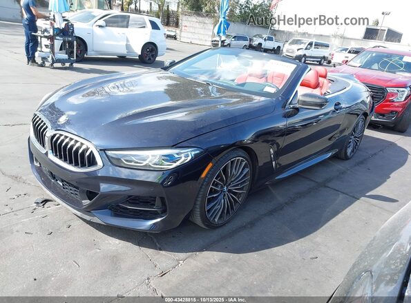 WBAFY4C03MCF29680 2021 BMW M8 Navy Առջևի ձախ երեք քառորդ տեսարան