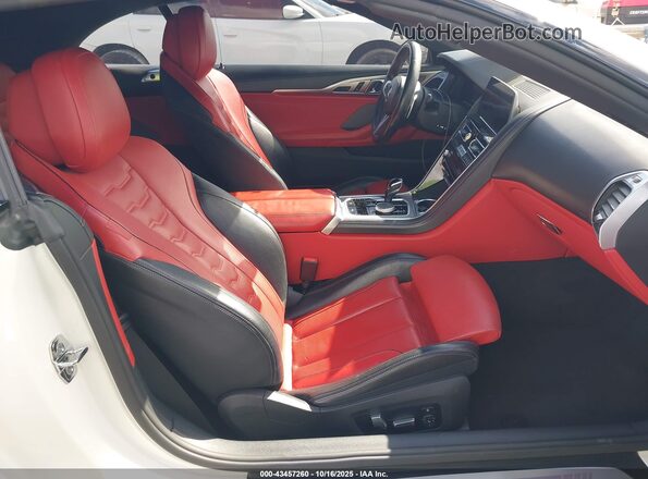 WBAFY4C07NCH97021 2022 BMW M8 White Widok wnętrza z przodu