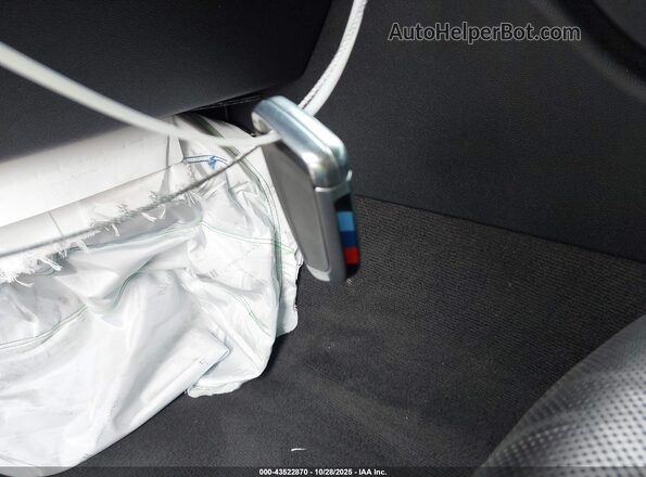 WBAGV2C09MCG42731 2021 BMW 8 SERIES Silver Առջևի վահանակի տեսք