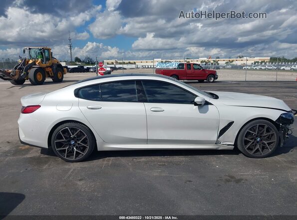 WBAGV2C0XRCR08889 2024 BMW 8 SERIES White სალონის 360-გრადუსიანი ხედი