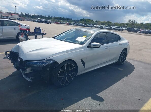 WBAGV2C0XRCR08889 2024 BMW 8 SERIES White წინა მარცხენა ხედი სამი მეოთხედიდან