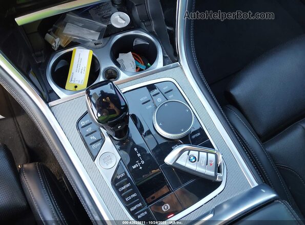 WBAGV4C09PCL67178 2023 BMW 8 SERIES Blue Vista del salpicadero
