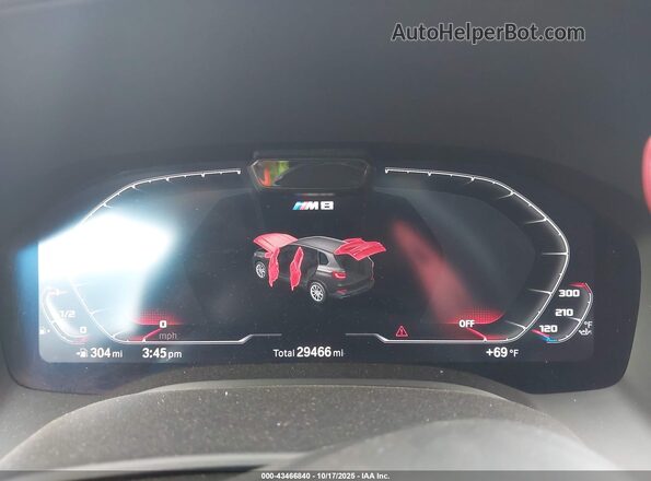 WBAGV8C00NCJ67746 2022 BMW M8 Maroon Widok tylnych siedzeń