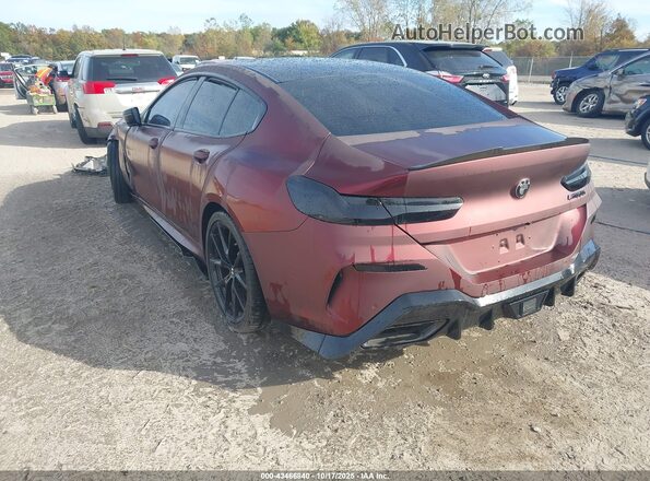 WBAGV8C00NCJ67746 2022 BMW M8 Maroon Tył lewy