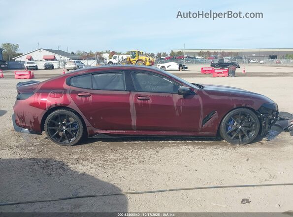 WBAGV8C00NCJ67746 2022 BMW M8 Maroon Widok wnętrza z tyłu