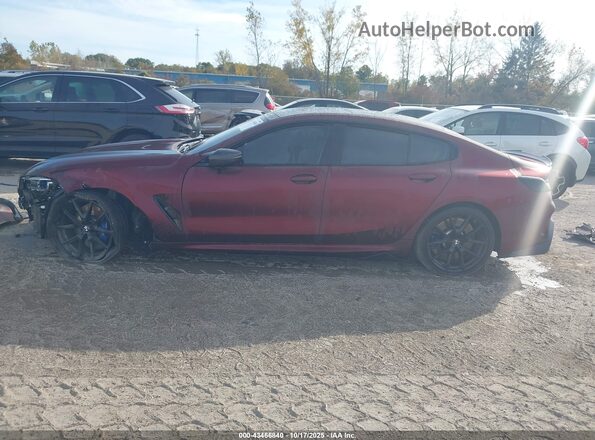 WBAGV8C00NCJ67746 2022 BMW M8 Maroon Widok wnętrza 360 stopni
