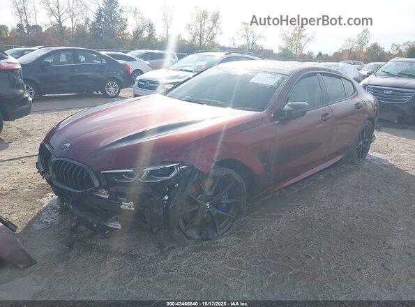 WBAGV8C00NCJ67746 2022 BMW M8 Maroon Przód lewy