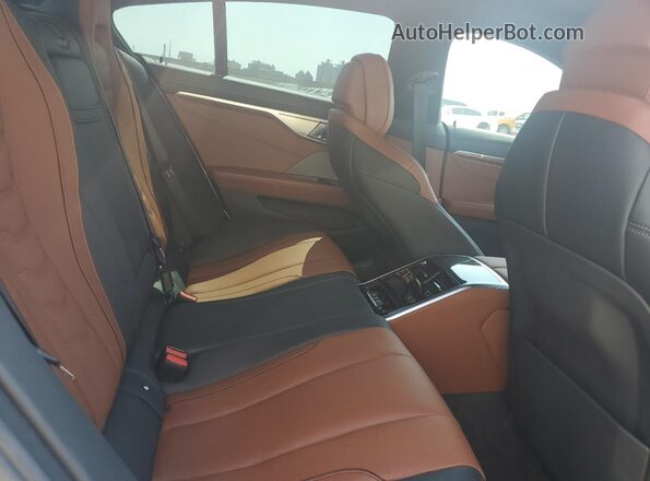 WBAGV8C01PCL69188 2023 BMW M8 White Հետևի նստատեղերի տեսք