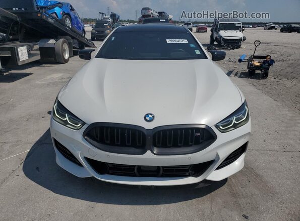 WBAGV8C01PCL69188 2023 BMW M8 White Դիմացի տեսք
