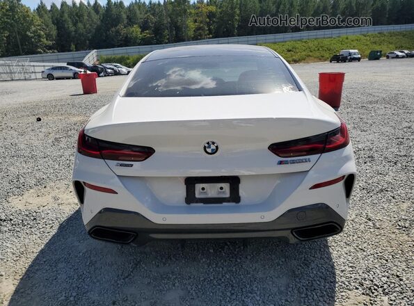WBAGV8C05NCJ64468 2022 BMW M8 Белый Вид сзади