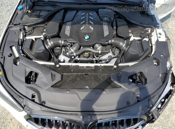 WBAGV8C05NCJ64468 2022 BMW M8 Белый Вид задней части салона