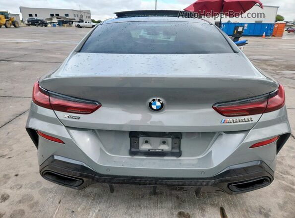 WBAGV8C06NCH21679 2022 BMW M8 Gray Vista trasera