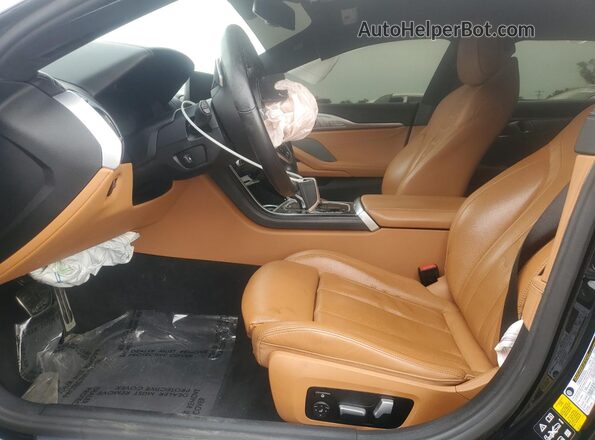 WBAGV8C06PCL31066 2023 BMW M8 Black Widok wnętrza z przodu
