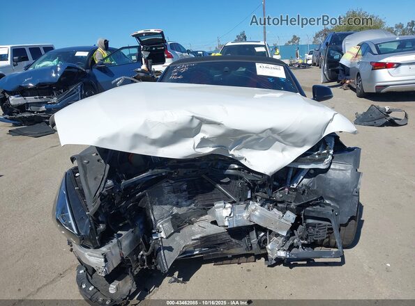 WBAHF3C02PWY11687 2023 BMW Z4 White Vista interior trasera