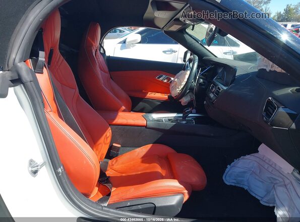 WBAHF3C02PWY11687 2023 BMW Z4 White Vista de la etiqueta del VIN